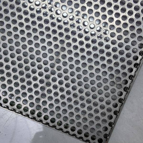 1.5mm Thick Galvanised Steel Walkway Grating Perforated Steel Sheet For Ventilation