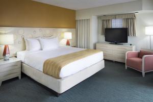 Wholesale Fashion Design of Hotel room Interior Furniture by White painting Queen Bed with Side table and Storage Chest of Drawers from china suppliers