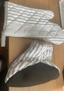 Wholesale Microwave Oven Heat Resistant Gloves Pot holder Silicone Oven Mitt Set from china suppliers