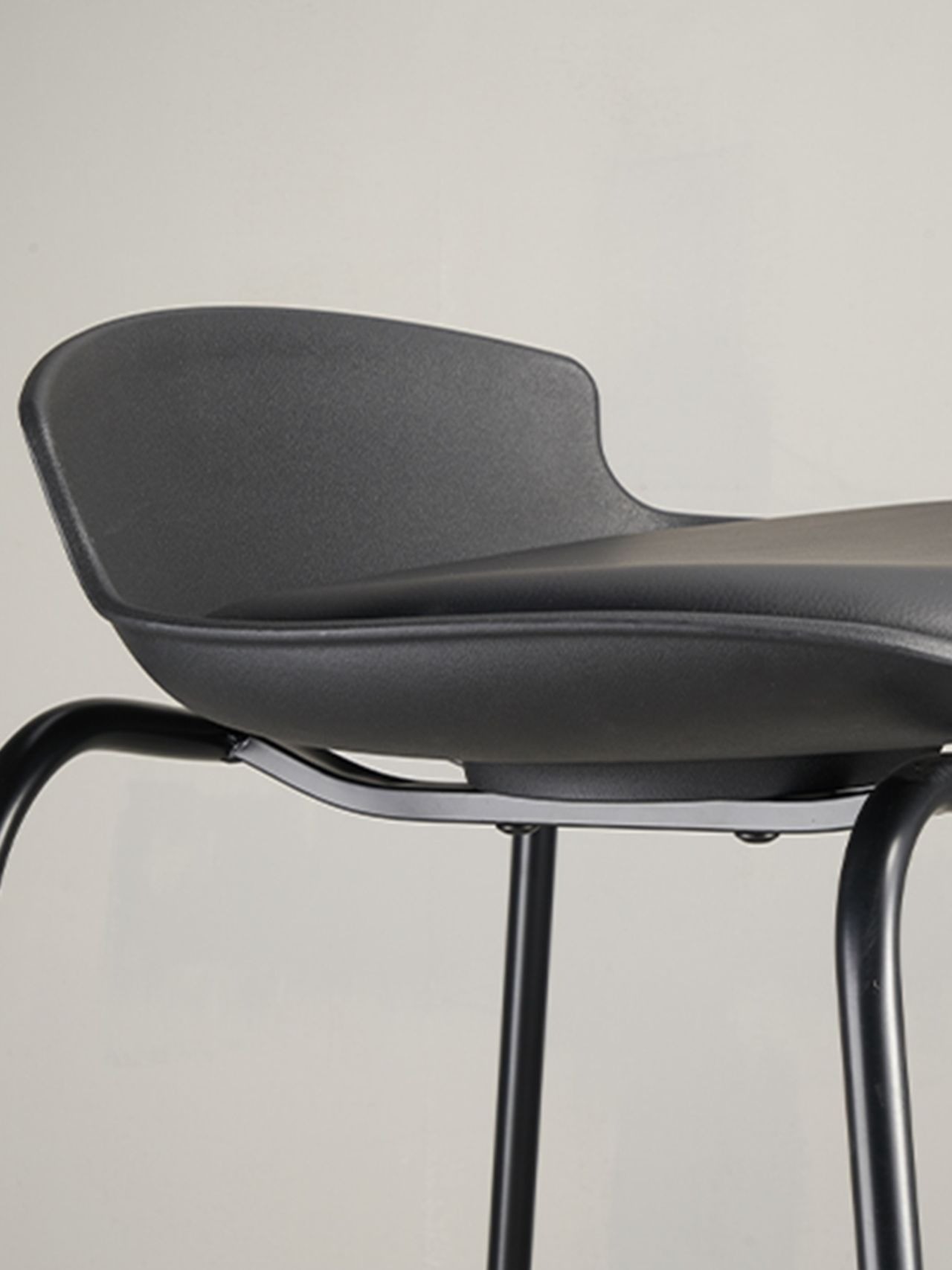 Classic Black Bar Stool Light Weight And Sophisticated Leather Bar Chairs