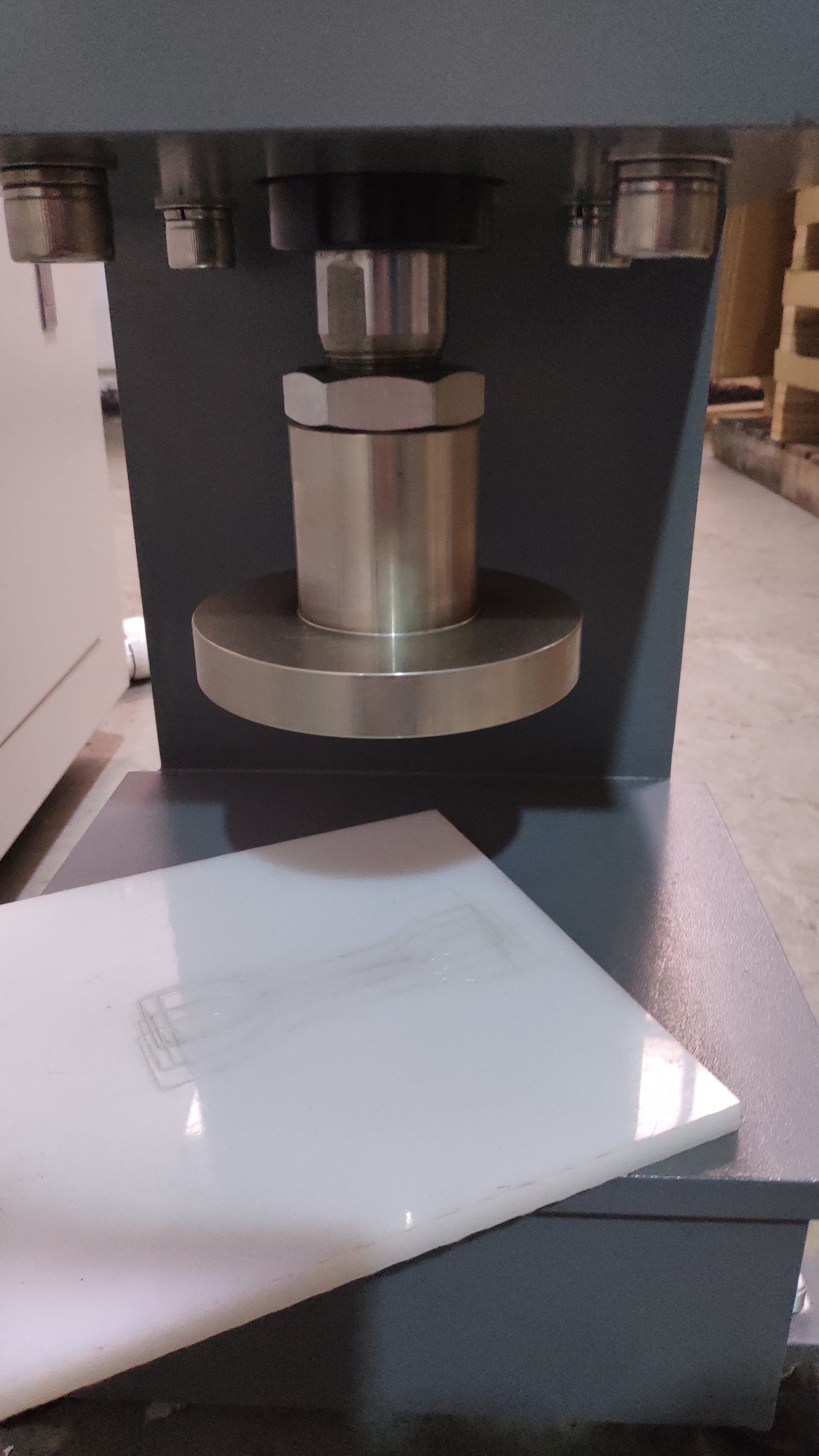 sample cutter