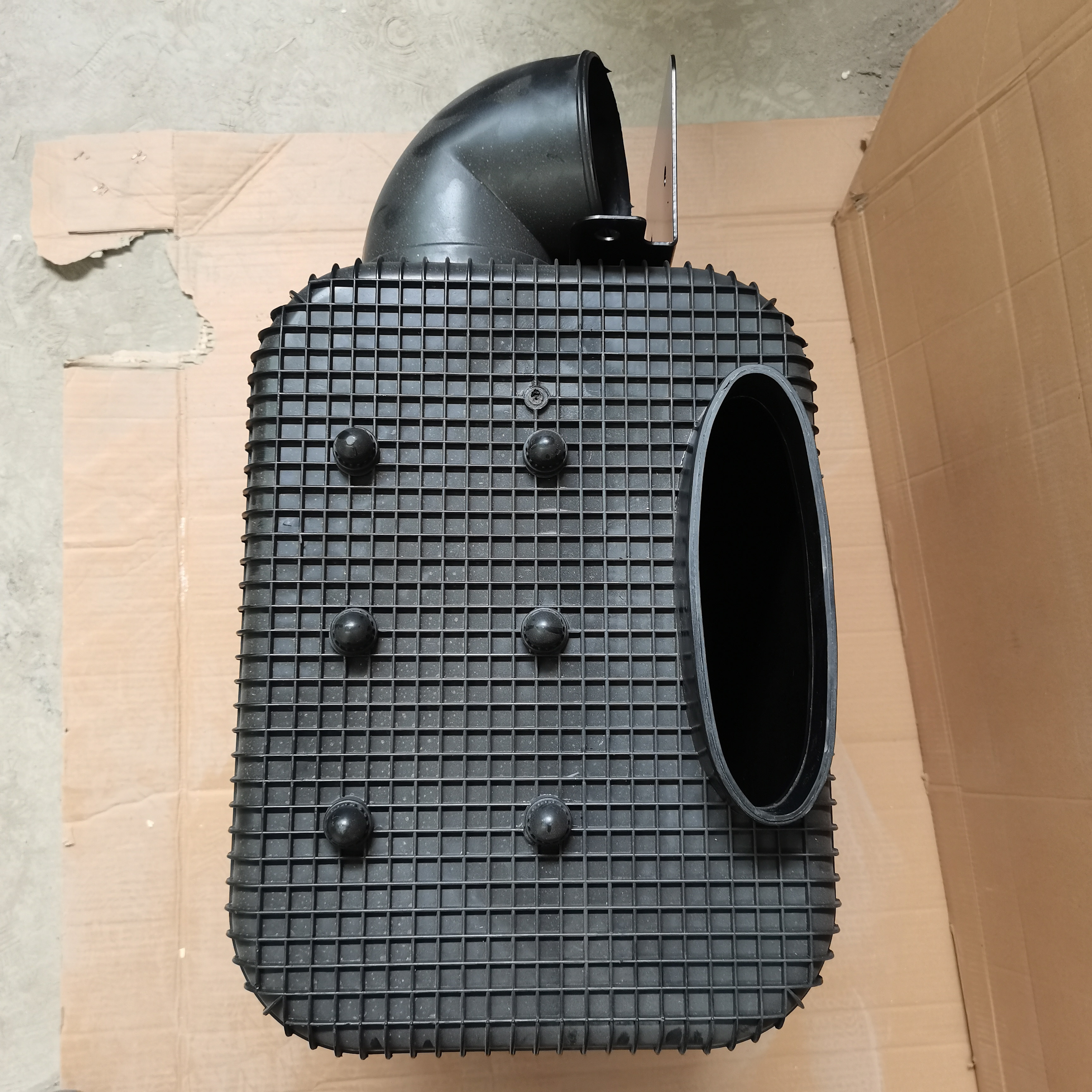 Oil filter assembly for CNHTC 00588