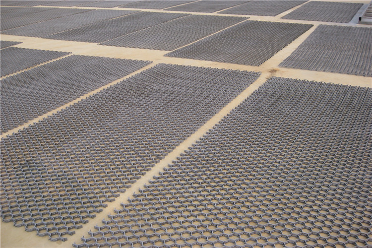 50X50mm Low Carbon Steel Metal Hex Mesh And Anchor Lining
