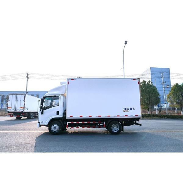 Comfortable Driving Environment Isuzu Kv100 Refrigerated Truck For Food
