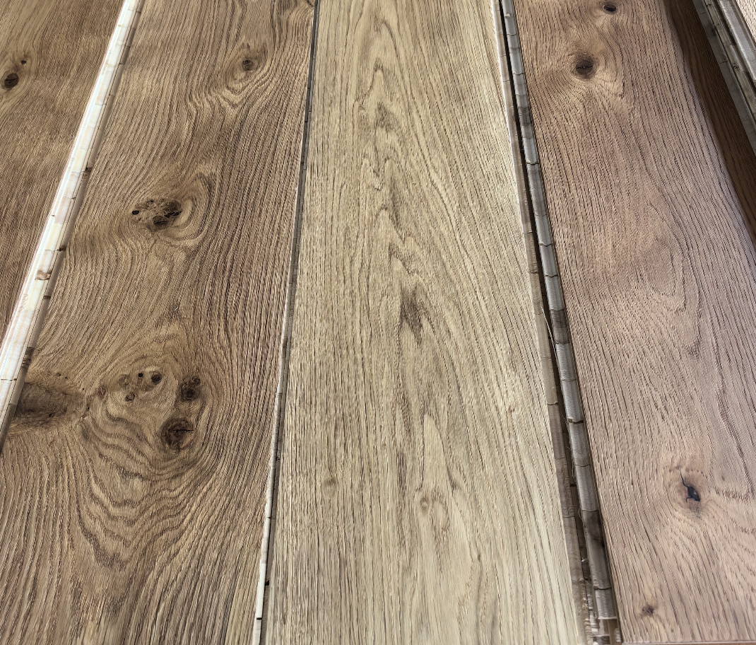 European Oak Flooring Wood Veneer Laminate Flooring 2200×205x1.2mm／3mm／5mm