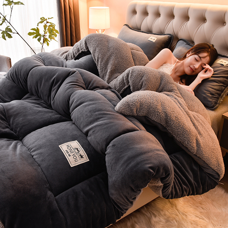Customized Color Soft Chemical Fiber Quilt for Thickened Warm Lamb Fleece Bedding Set