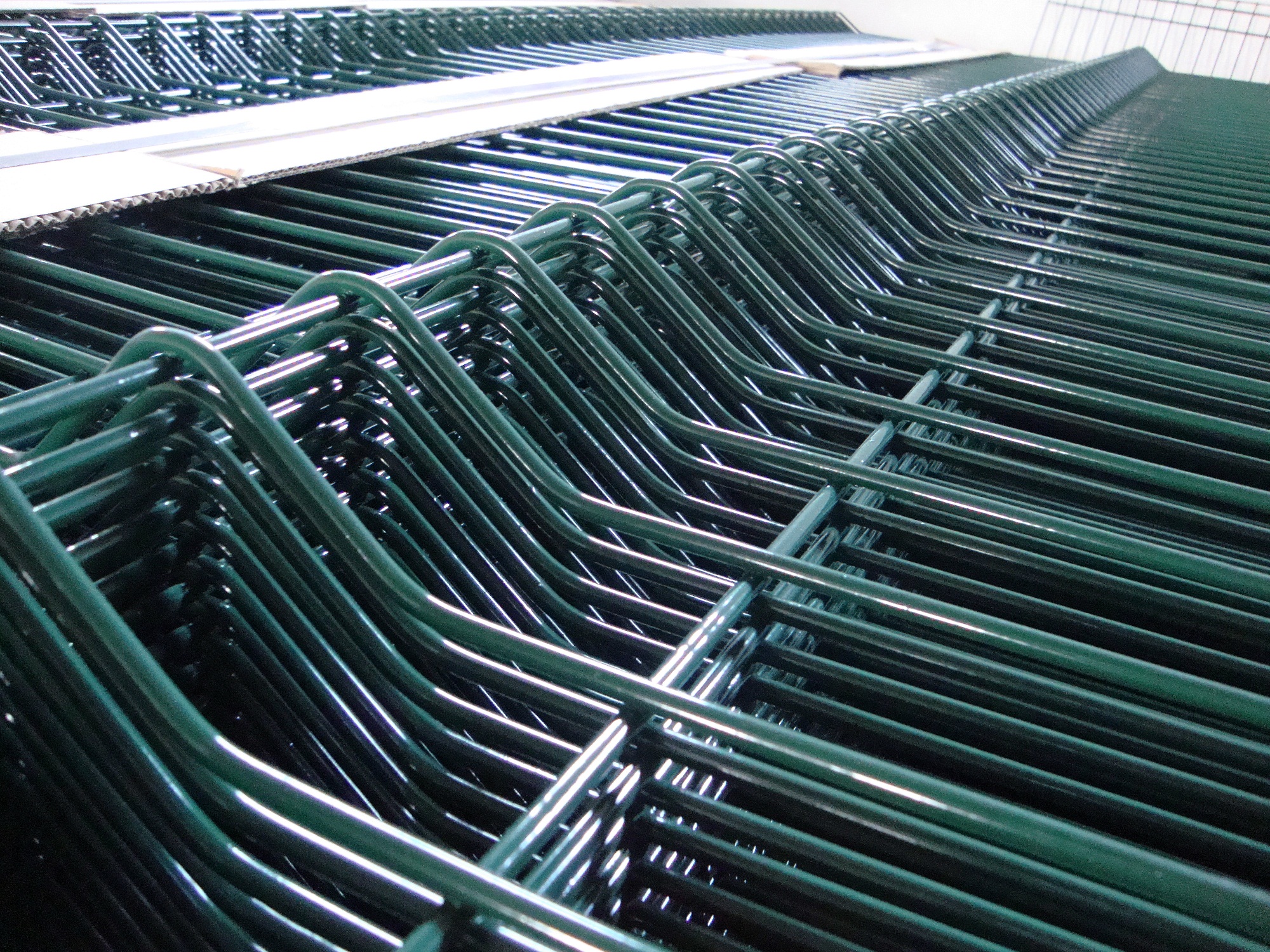 curved mesh fence