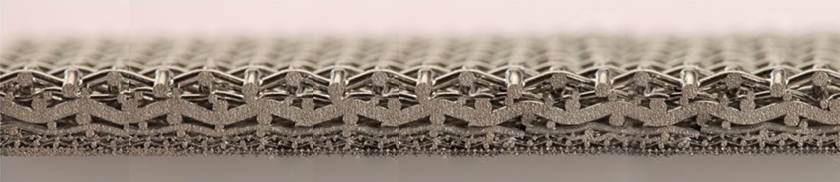 Cross section structure of sintered mesh, plain square woven mesh as its reinforcement layer