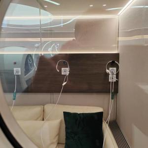 Wholesale 4 - 6 People 1.3 ATA Hyperbaric Air Pressurized Cube M Hyperbaric Healing Treatment from china suppliers