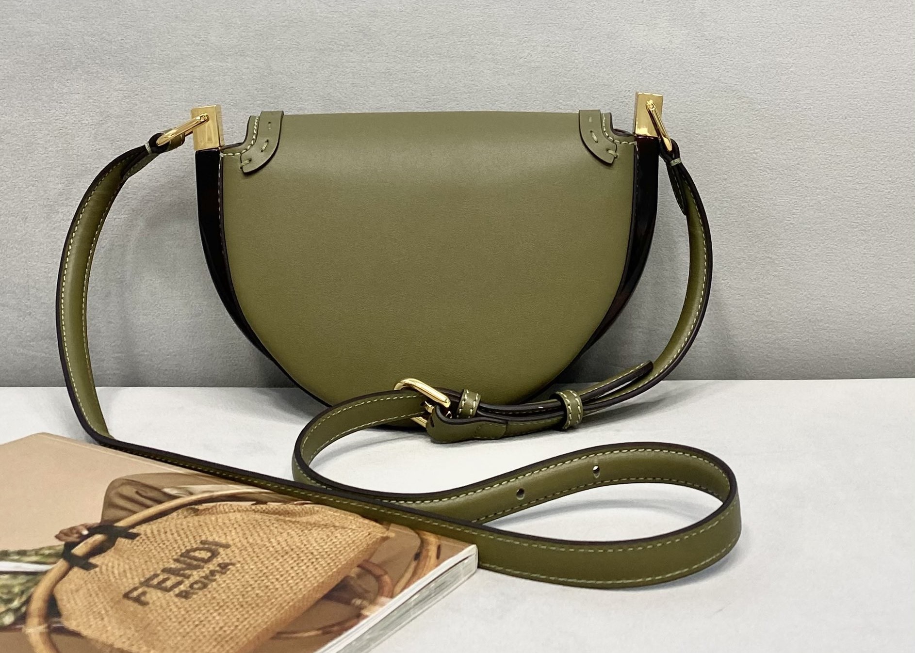 2021 Newest Saddle Bag Half-Moon-Shaped Luxury Cross-Body Bag Lock design bag genunie leather cross-body bag