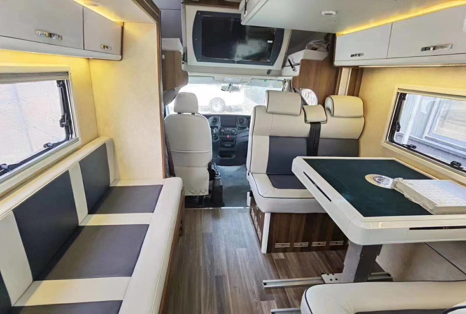 Luxury Travel Trailer With Engine 170hp IVECO Motorhomes Caravan OE NO OEM Service Customized