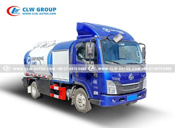 HOWO 6 Wheels 5Cbm 5000 Liters Fuel Truck Mobile Oil Tanker Off Road Aircraft