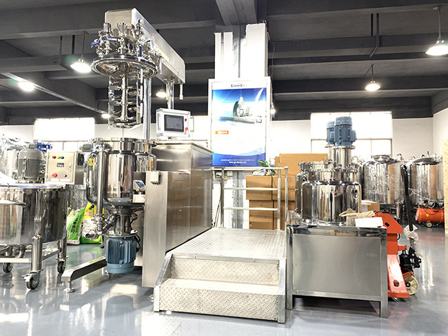 Stainless Steel PLC Vacuum Emulsifier Mixer Machine 150L Practical