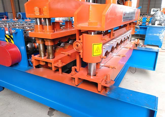Waterproof Glazed Tile Roll Forming Machine Middle Plate 16mm Weight 3.5-6 Ton