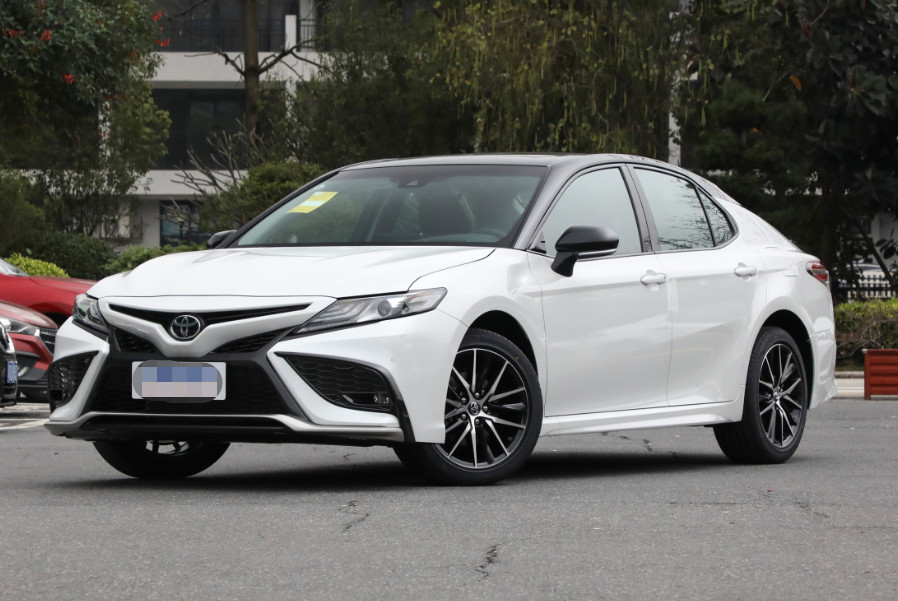 Excellent Toyota Camry 2023 2.5G/S/Q Medium Car 4 Doors 5 Seats Sedan Gasoline Hybrid China Professional Vehicle Exporte