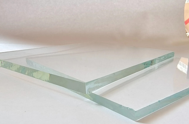 2-20mm Ultra Clear Low Iron Glass Smooth Surface Chemical Resistant