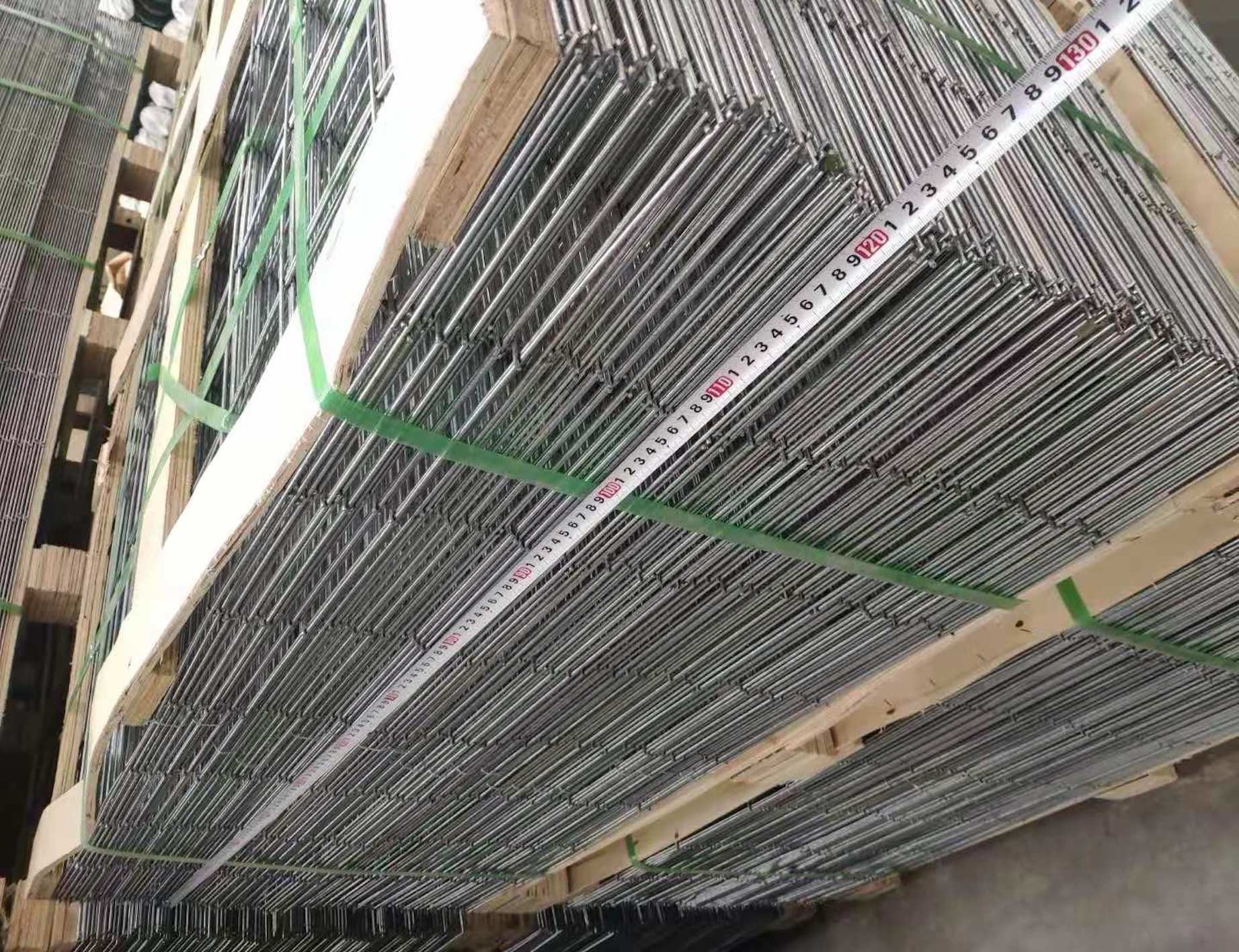 0.5m 2m Agricultural Mesh Carbon Steel Wire Mesh 2X2 Welded