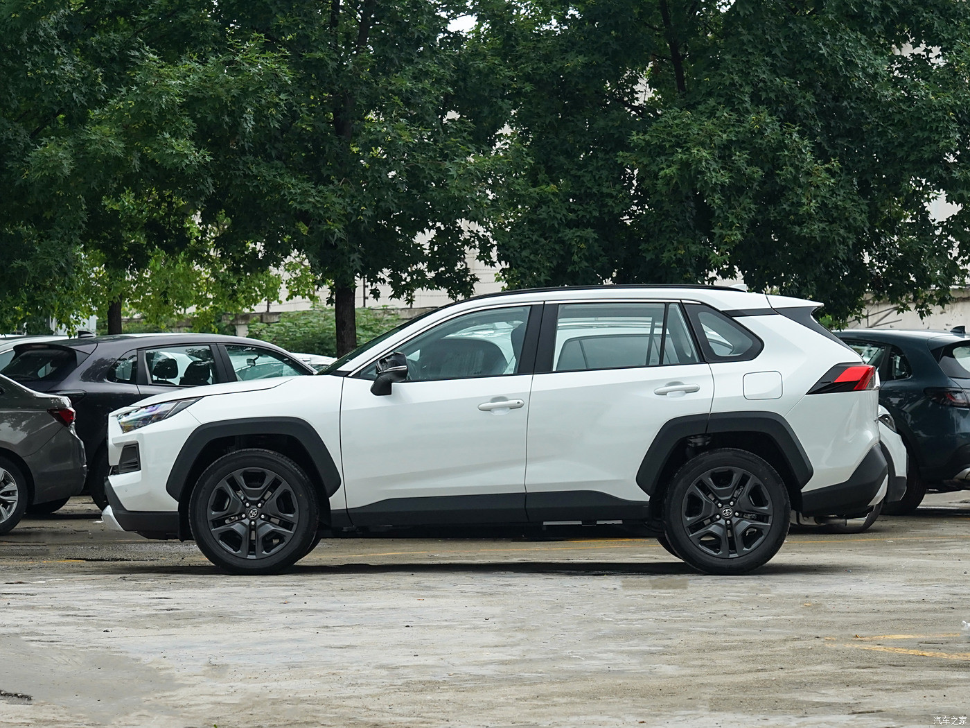 Toyoyta RAV4 2023 2.5L E-CVT 4WD Ultimate Edition Hybrid SUV