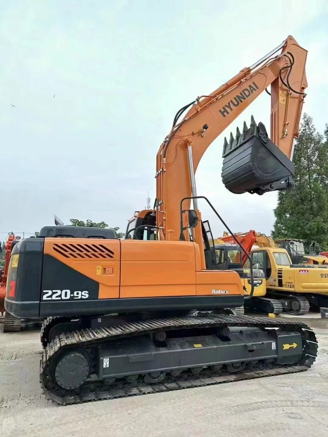 22 Ton Hyundai 220-9s Excavator Is Equipped With A Cummins Engine