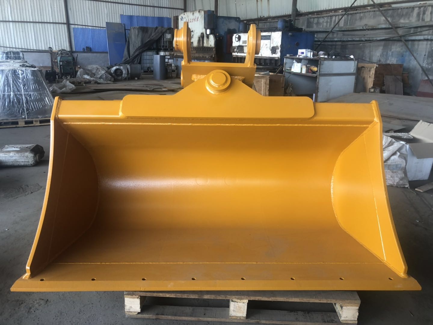 High Strength Alloy Excavator Tilt Bucket With Double Cutting Edges