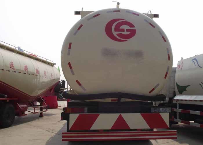 3 Axle SINOTRUK Bulk Cement Tank Trailer Truck with 55-65CBM Weichai engine