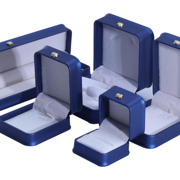 Custom Logo PU Leather Crown Design Jewelry Box Set for Blue Bracelet Necklace
