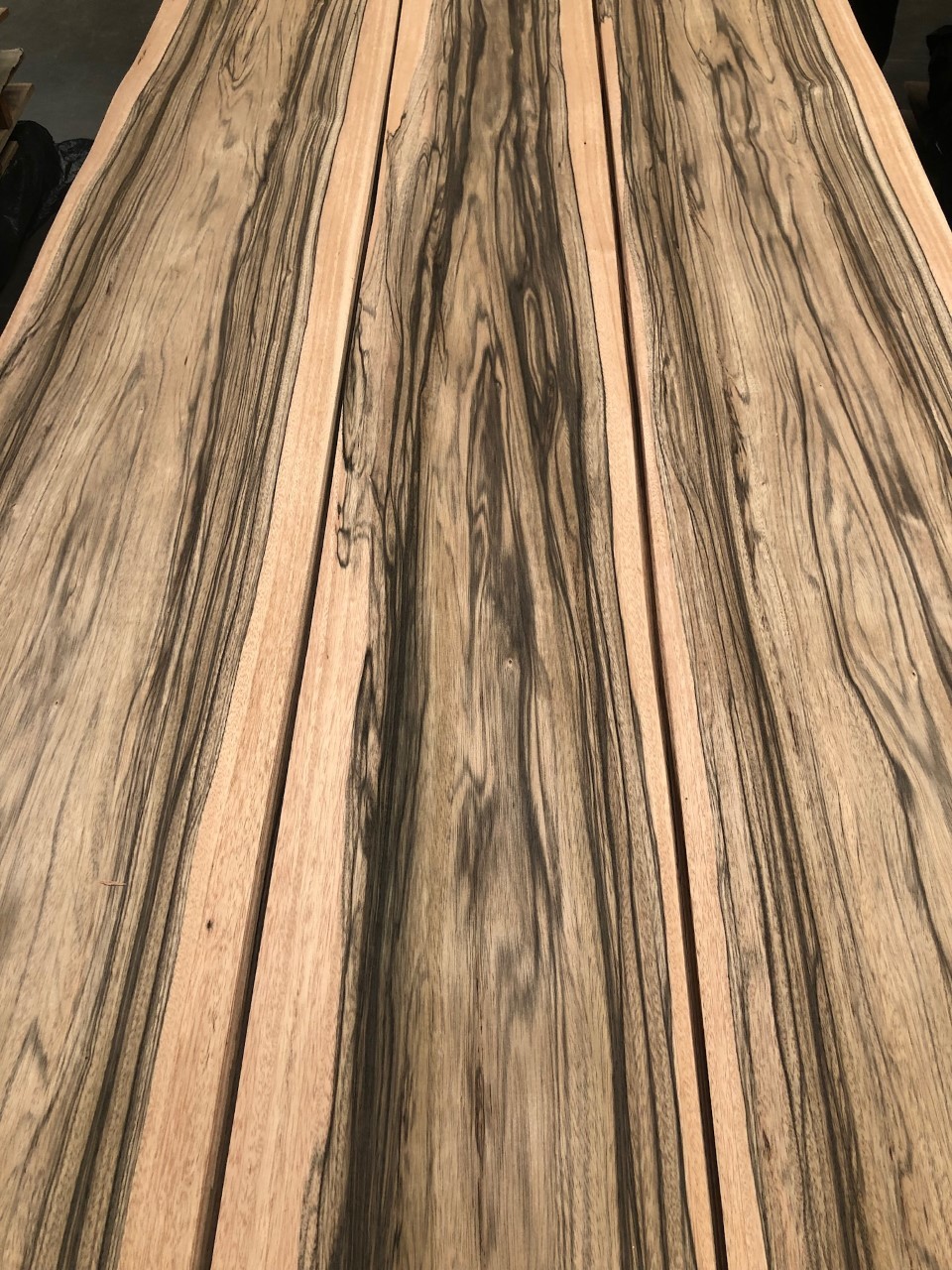Full 0.52mm Paldao Exotic Wood Veneers Decorative Veneers for Furniture Doors Panel and Interior Design