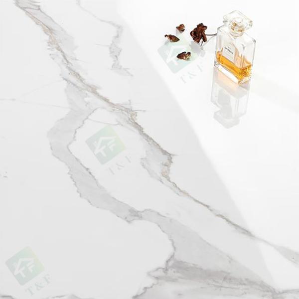 600*600mm Living Room Glazed Ceramic Tiles Super White Marble With Glod Vein