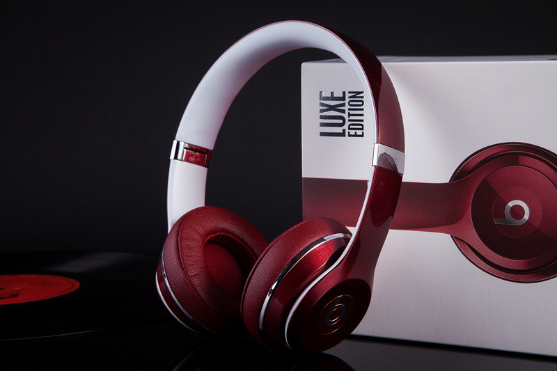 Beats by Dre Solo2 On-Ear Headphones Luxe Edition In Red With Remote Control with seal box