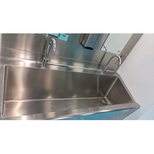 Stainless Steel 304 Foot Operated Hand Wash Sink with Seamless Welding for Hospital Surgical Rooms