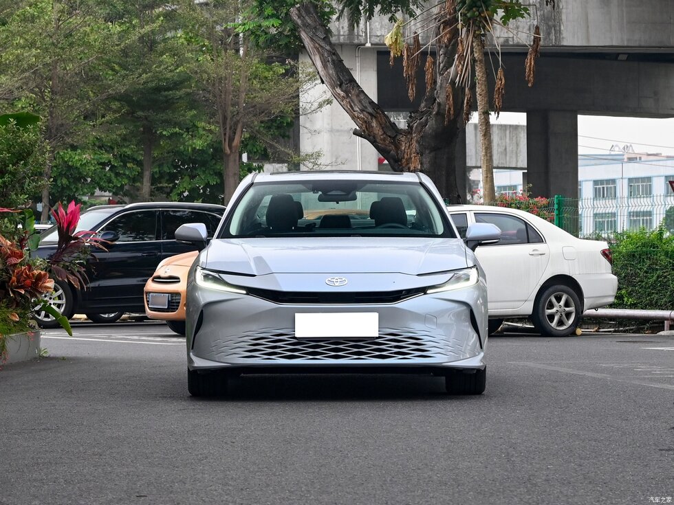 2024 Toyota Camry 4-Door Sedan 5-Seater GacT oyota 2.0 HGVP Luxury Version Sedan with 2825mm Wheelbase