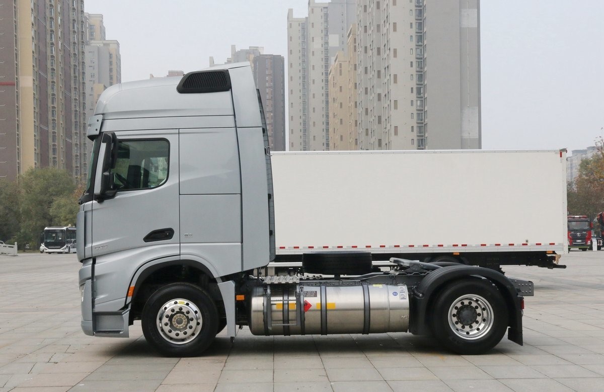 Shacman X6000 Truck 6X4 4X2 Weichai Engine China Factory Supply Shacman Tractor Trailer Head