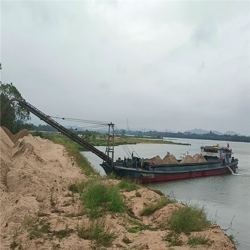 Low Cost Self Propelled River Sand Transport Barge