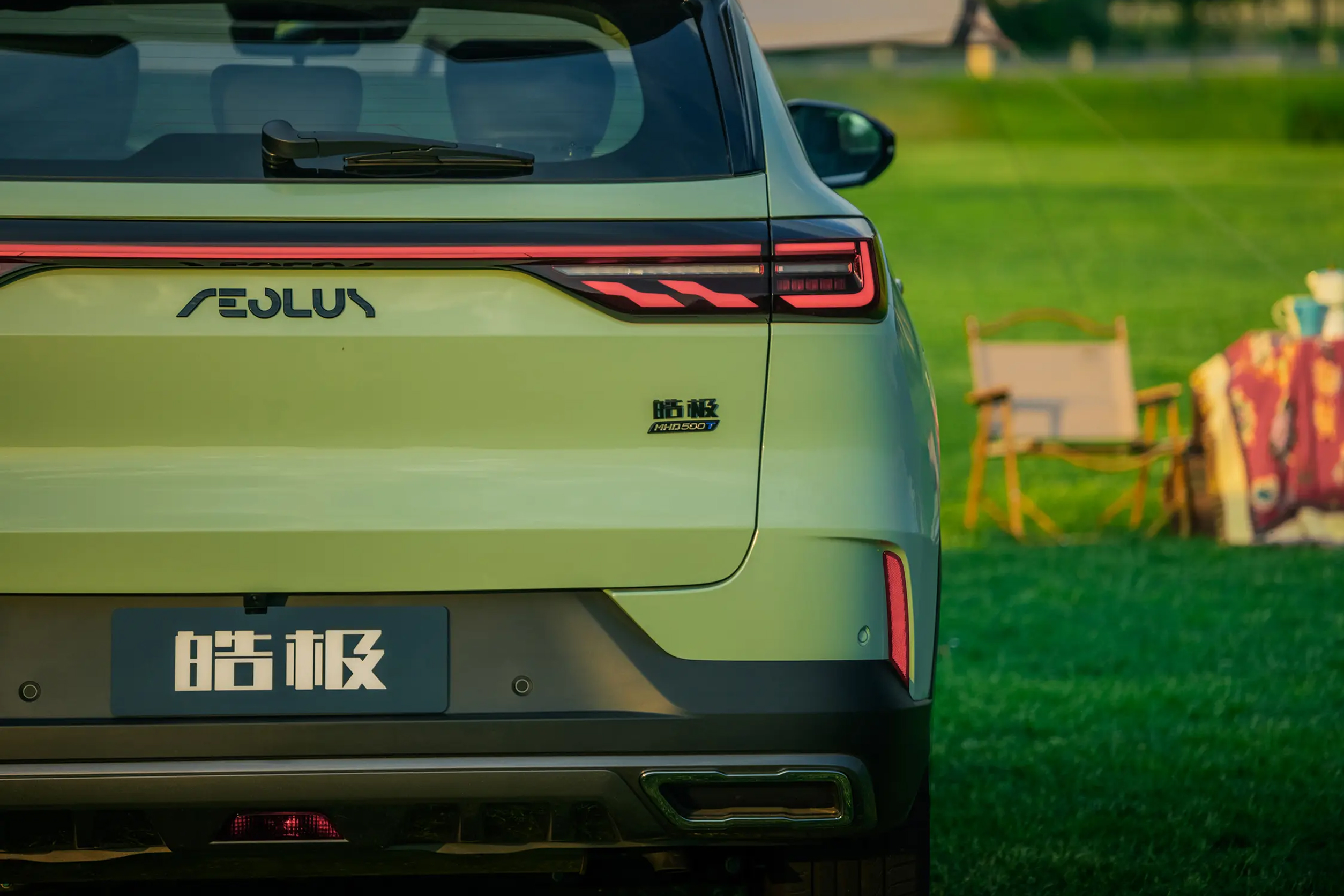 Experience the Ultimate Comfort and Performance with DONGFENG AEOLUS HUGE 1.5L Hybrid Passenger Car