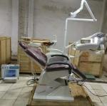 2/4 Holes Ergonomic Dental Chair Unit 24V Noiseless DC Motor