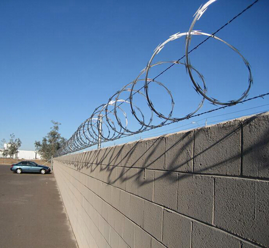 Bto-22 Hot Dipped Galvanized Military Concertina Razor Wire
