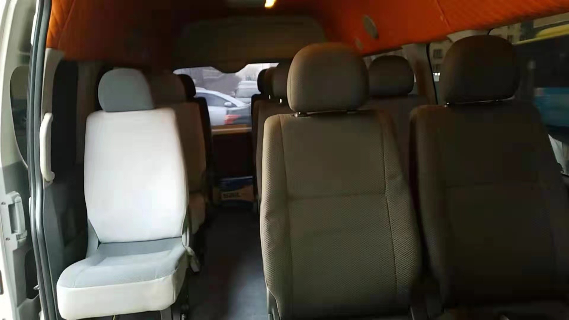2014 Year 13 Seats Gasoline Toyota Hiace Used Mini Bus With High Roof Automatic Transmission