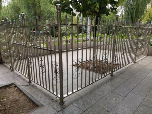 Wholesale Iso 9001 Steel Picket Fence Wrought Picket Top Garden 6 Ft Tall Durable Prefabricated from china suppliers