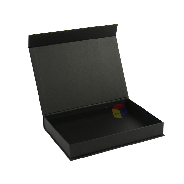 Hard Cardboard Magnetic Closure Gift Box Black Custom Logo Offset Printing