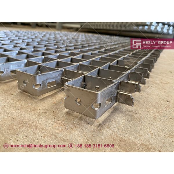 flexible mesh for refractory lininng