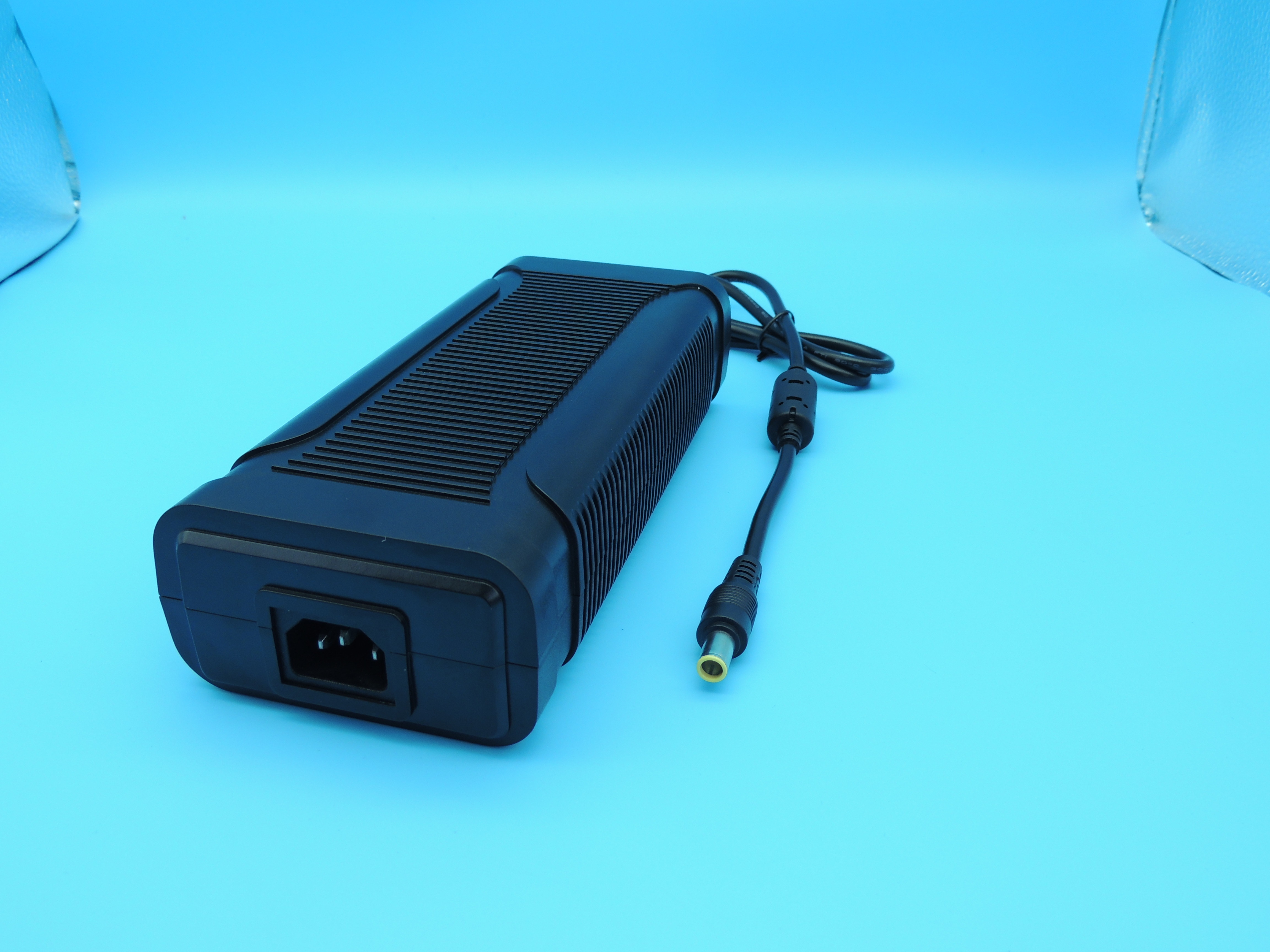 Rustproof Desktop Wall Mount Power Adapter 400W Anti Insulation