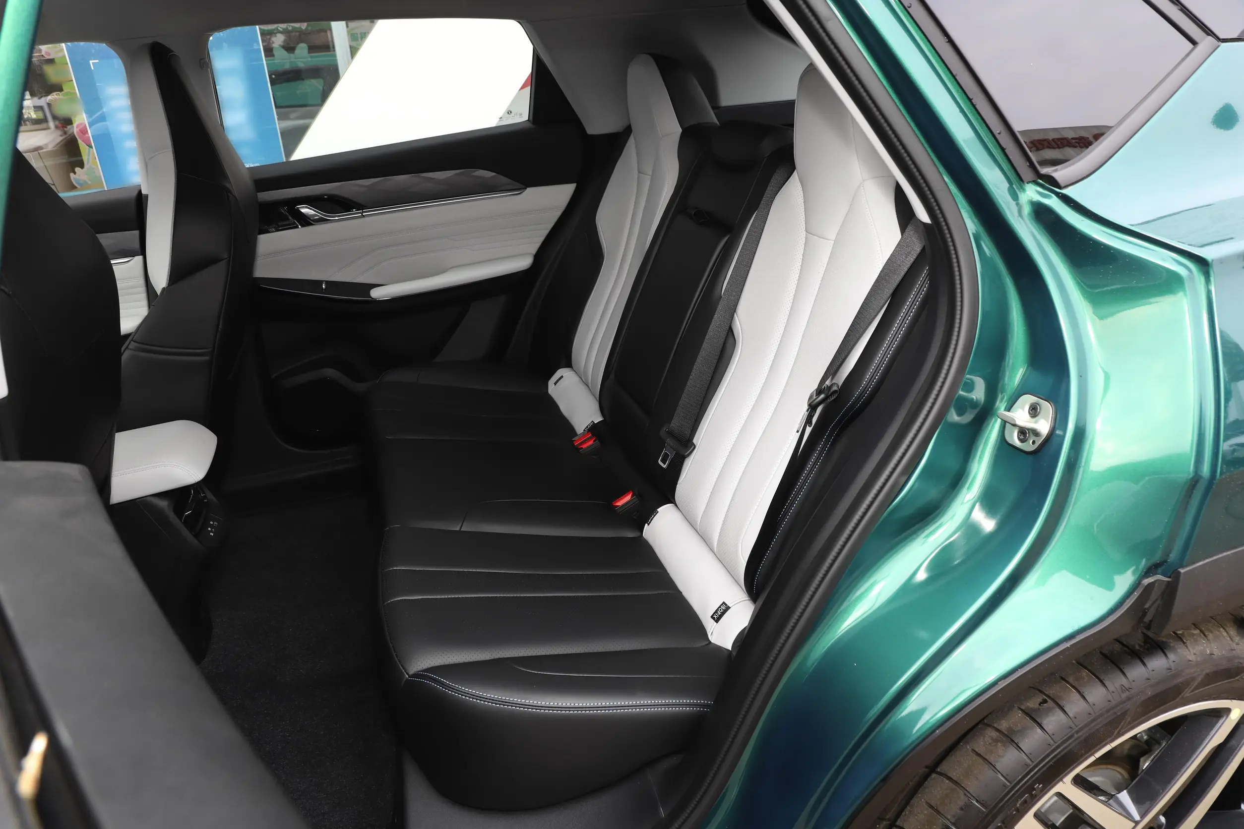 Dongfeng AEOLUS Haohan Gas Car 5-door 5-seater LED Electric Metal Leather Turbo SUV with ACC and Automatic Transmission