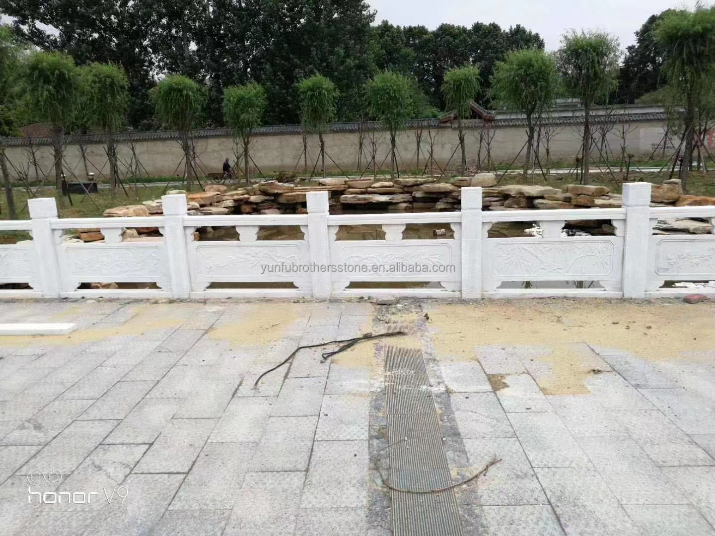 Polished Surface Finished Handrail Column for Home Decorations in Guangxi White Marble