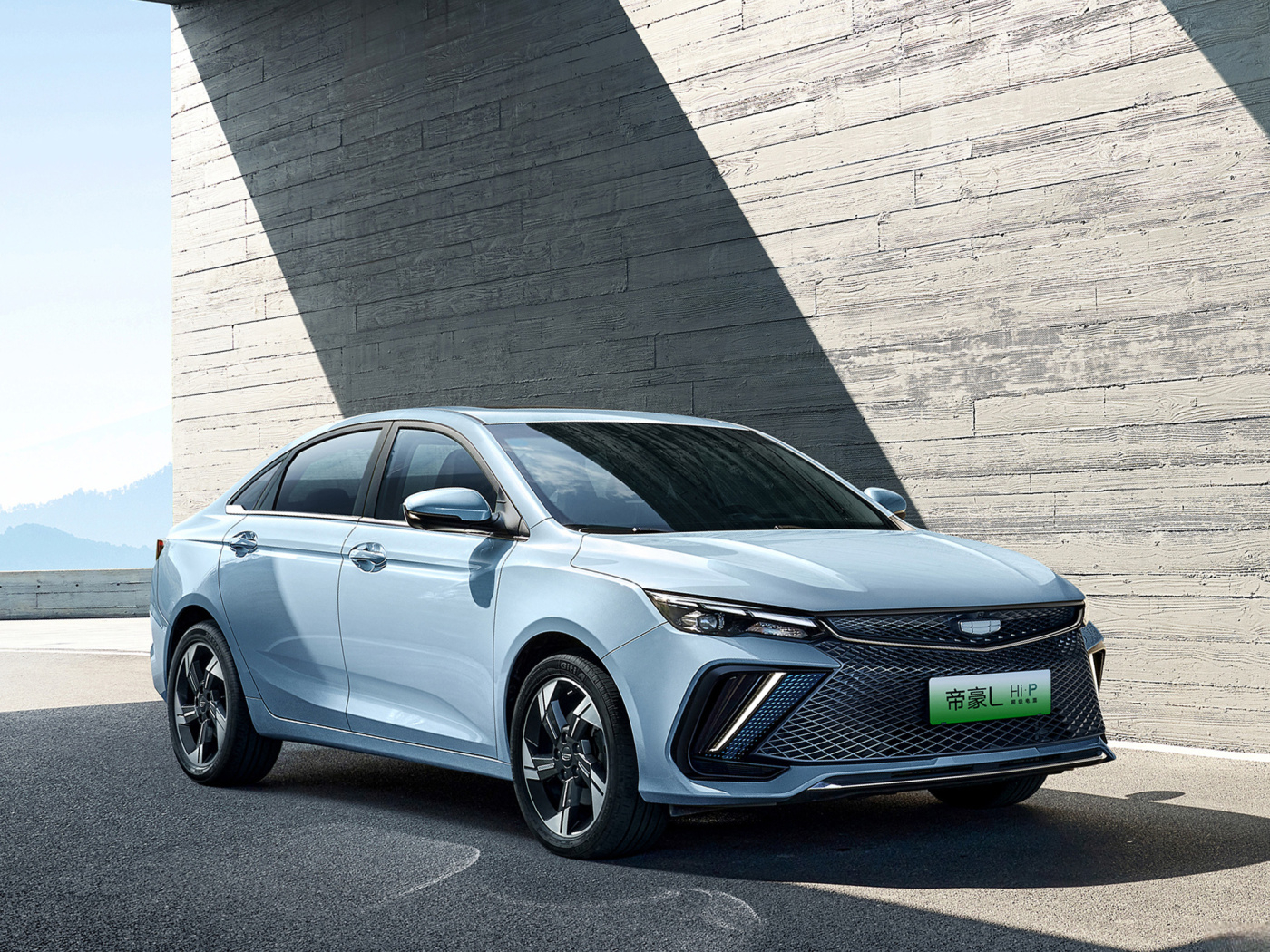 Geely Emgrand L Thor HiP EV Car Plug-in Hybrid 230km/h High speed Long Range 4735*1815*1495mm with speed Safety Features