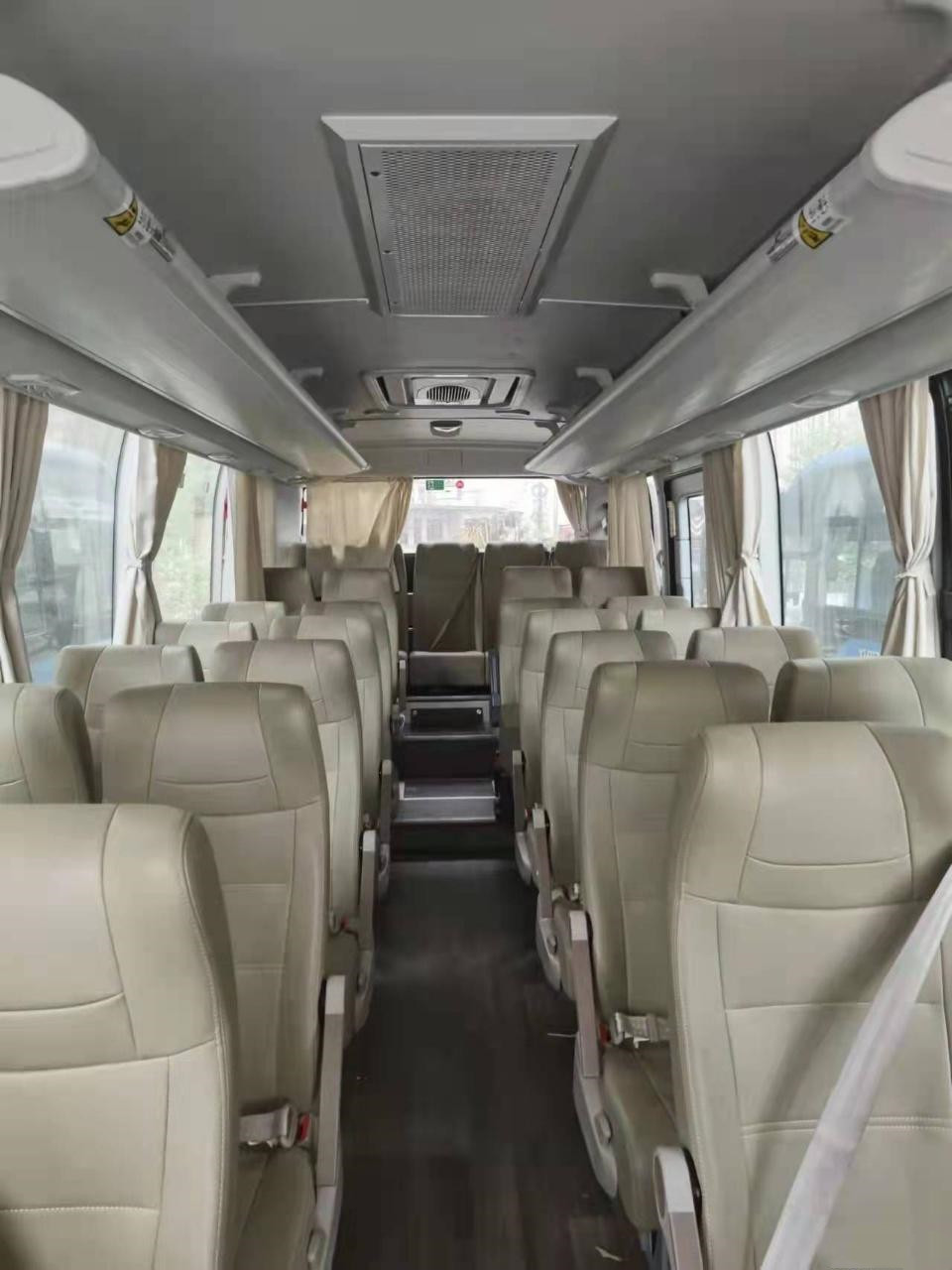 Yutong 30seats Plate Spring Suspension ZK6750H Used Mini Coach Low Kilometer Diesel Engine