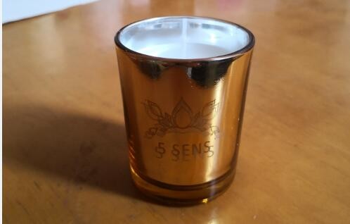 Decor & metal finish scented candle with vanilla fragrance and package of gift box