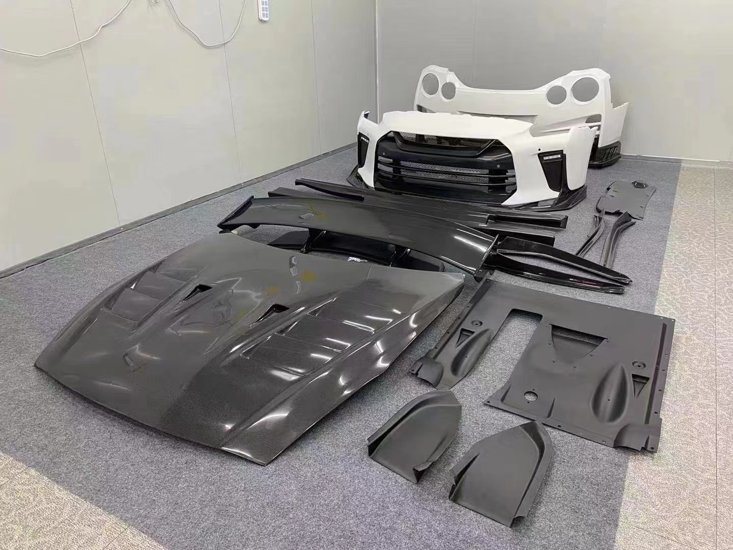 For Nissan GTR R35 Carbon Fiber Body Kit GTR Upgraded Top Style Carbon Fiber Front and Rear Bumper Side Skirt Spoilers