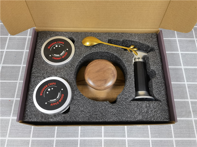 Hot Sale Wood Cocktail Smoker Kit With 4 Boxes Wood Chips Torch Customize Infuse Kit Set Whiskey Cocktail Smoker Kit