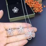 Van Cleef & Arpels 18K White Gold Diamond Flower Ring