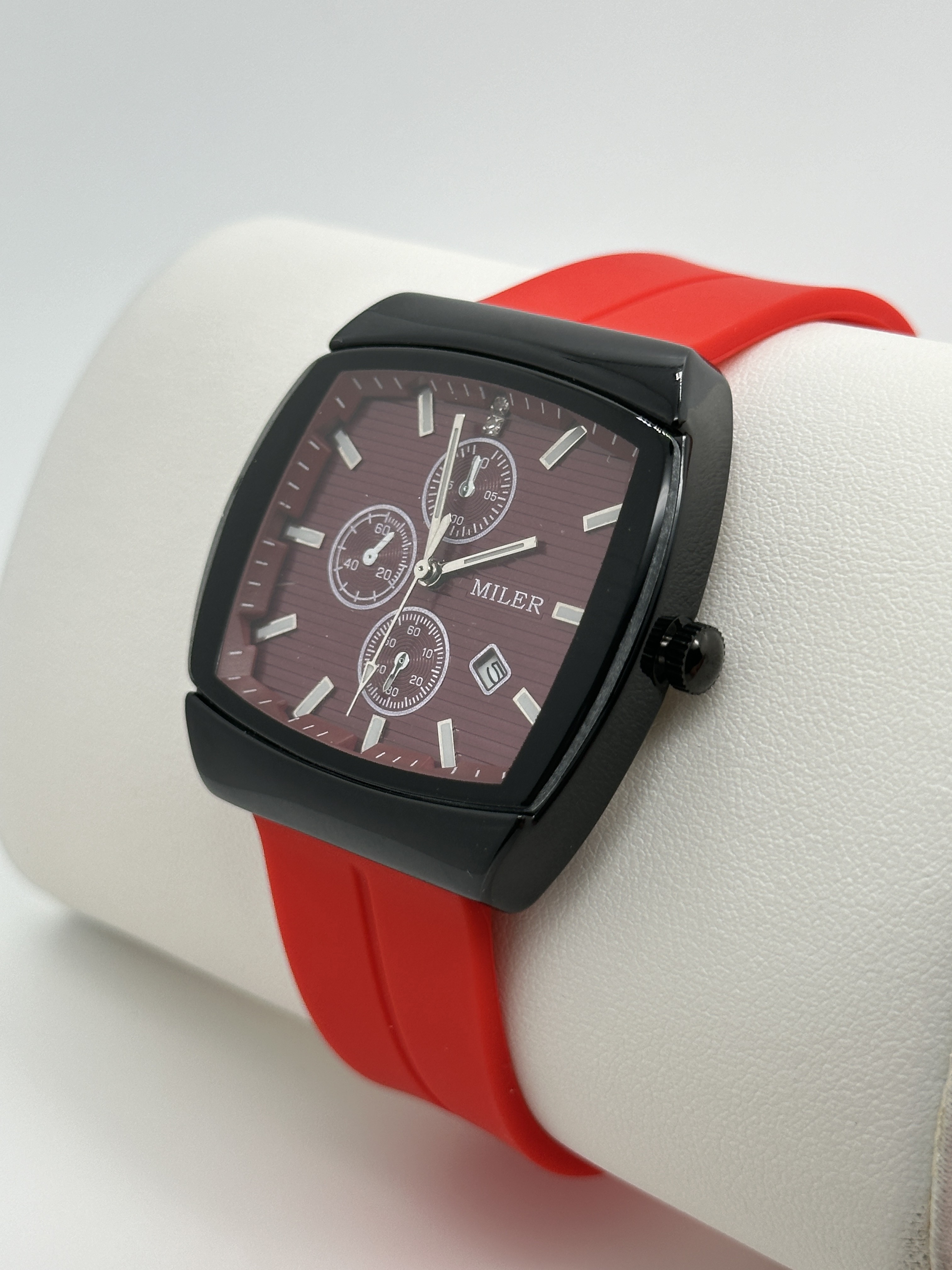 Quartz Sports Wrist Watch For Athletes And Fitness Enthusiasts